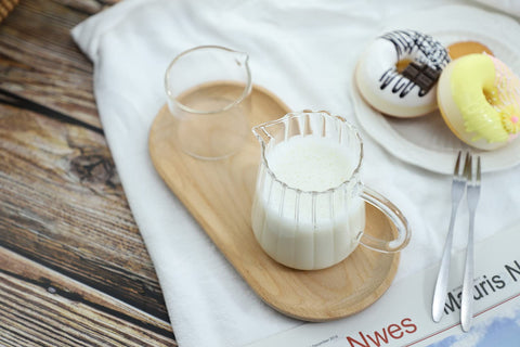 CHOOLD Elegant Wave Crystal Creamer on display adds modern style to any table.