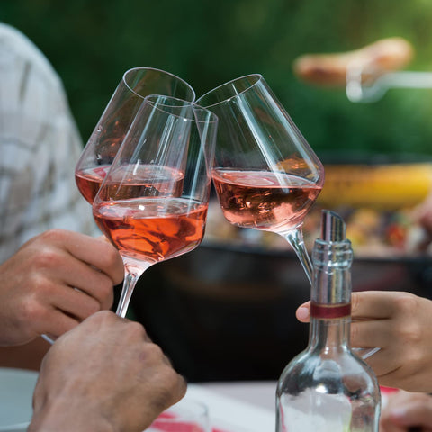 Chouggo wine glass in use on a dinner table.