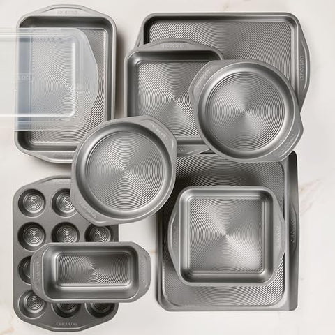 Circulon Total rolled-rim design adds warp resistance and durability.