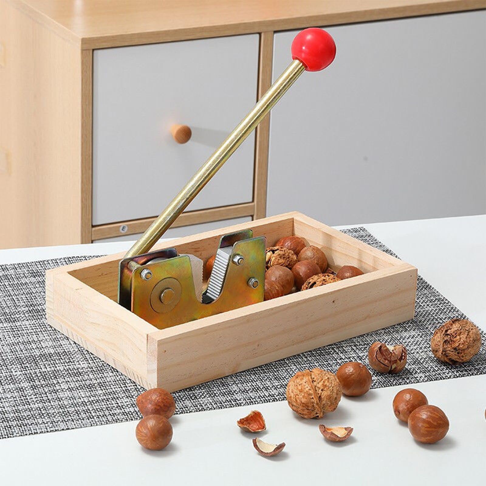 CLEABANKE manual nut cracker handle for smooth leverage and comfort.