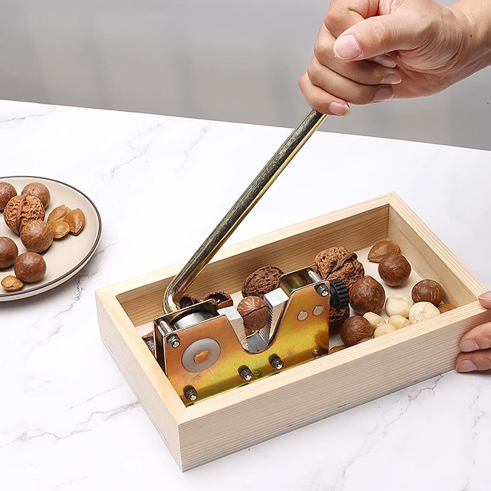 CLEABANKE works with walnuts, pecans, hazelnuts, and paran nuts.