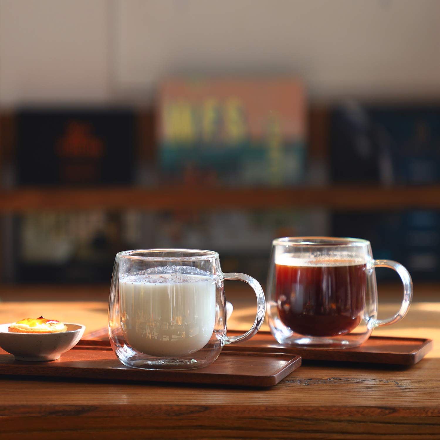 CNGLASS coffee mug in use with latte, showcasing everyday versatility.