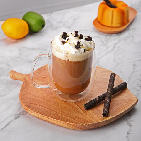 CNGLASS mug with hot coffee demonstrates clear glass and heat retention.