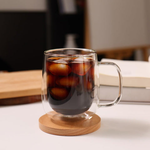 CNGLASS hot coffee and latte beverages shine in the clear glass.