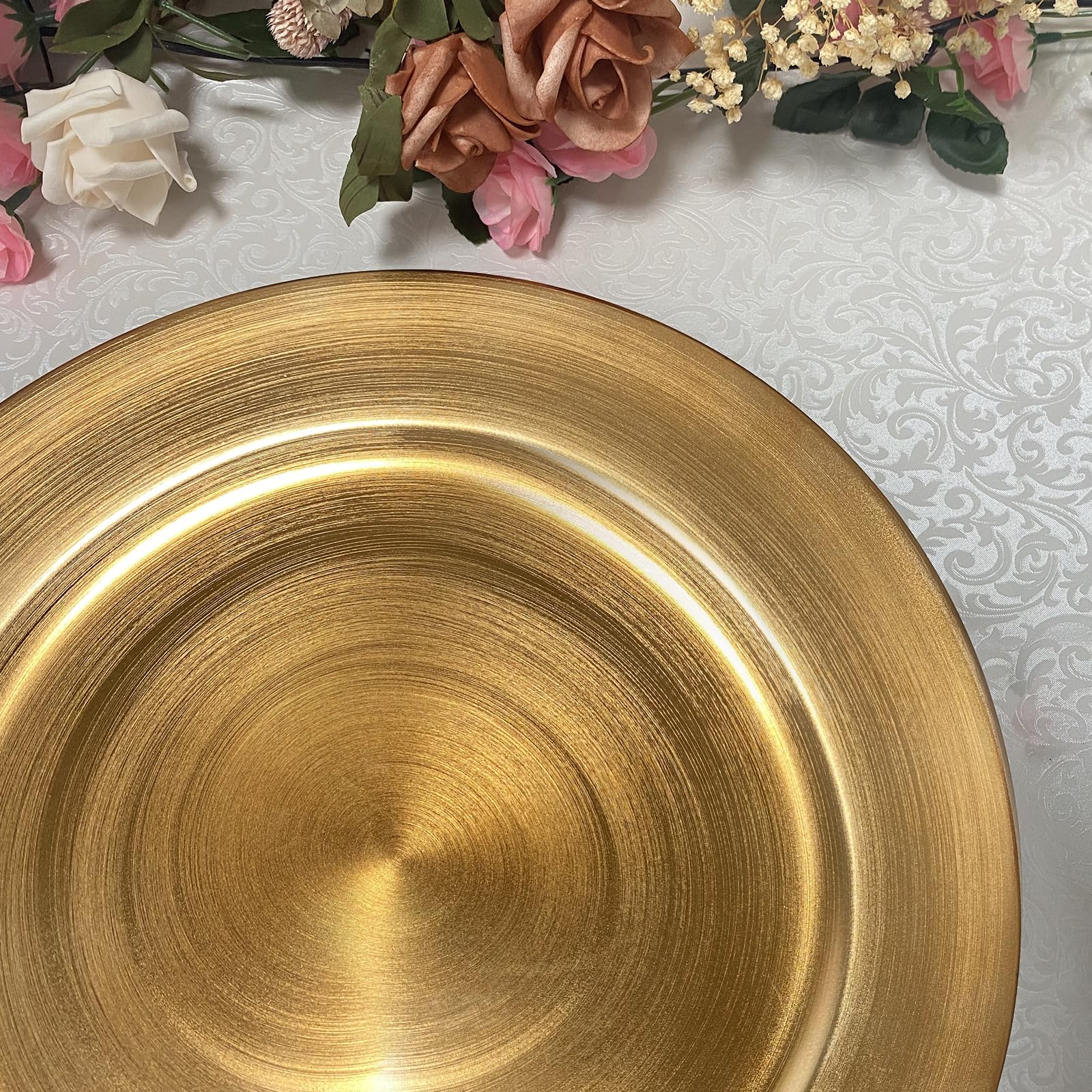 CN.JIAHE elegant table styling with gold charger plate accents