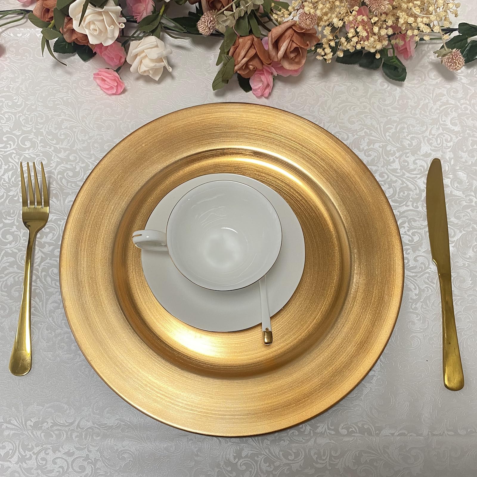 CN.JIAHE wedding and event décor with metallic charger plates