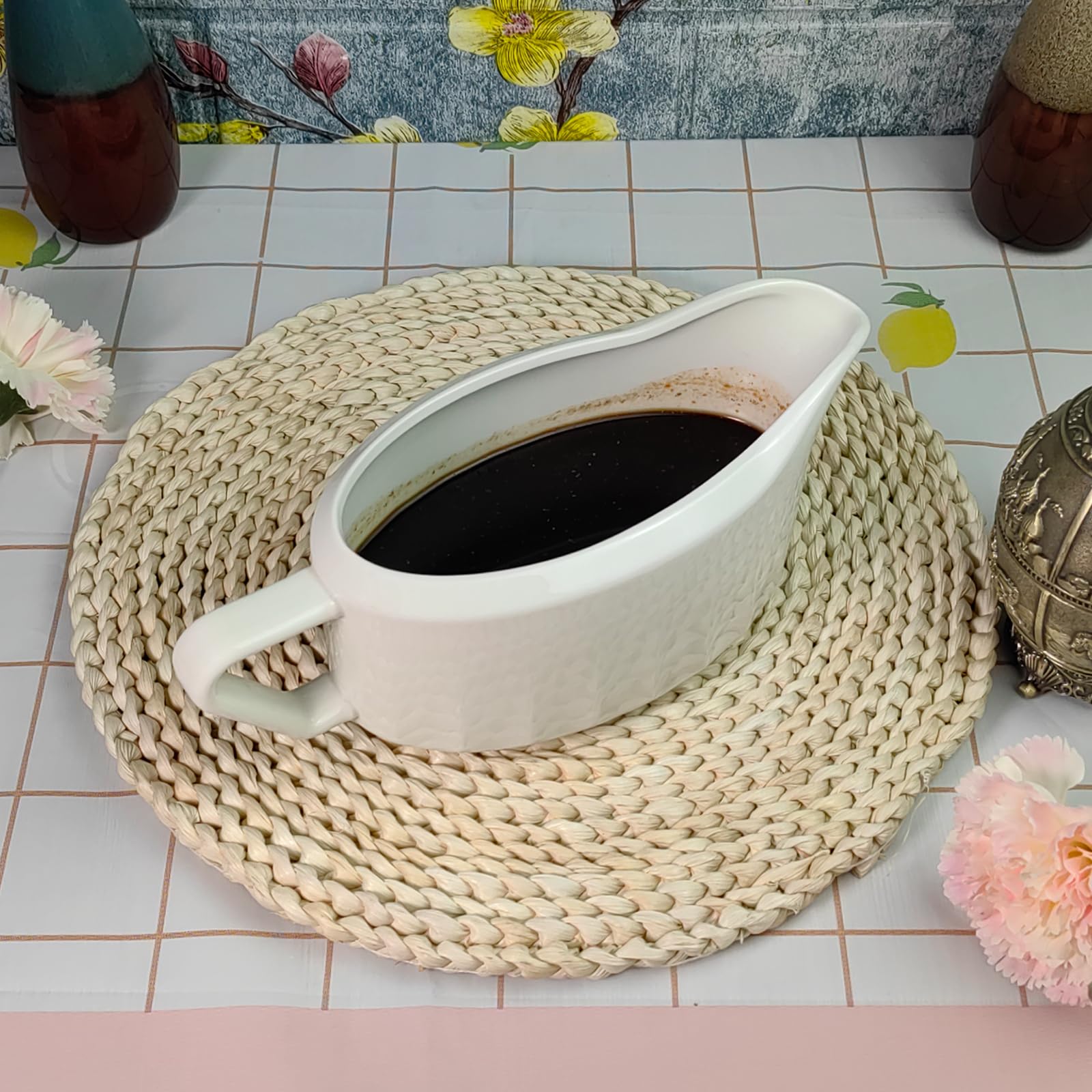 Cobata porcelain sauce boat that is dishwasher-safe for easy cleanup