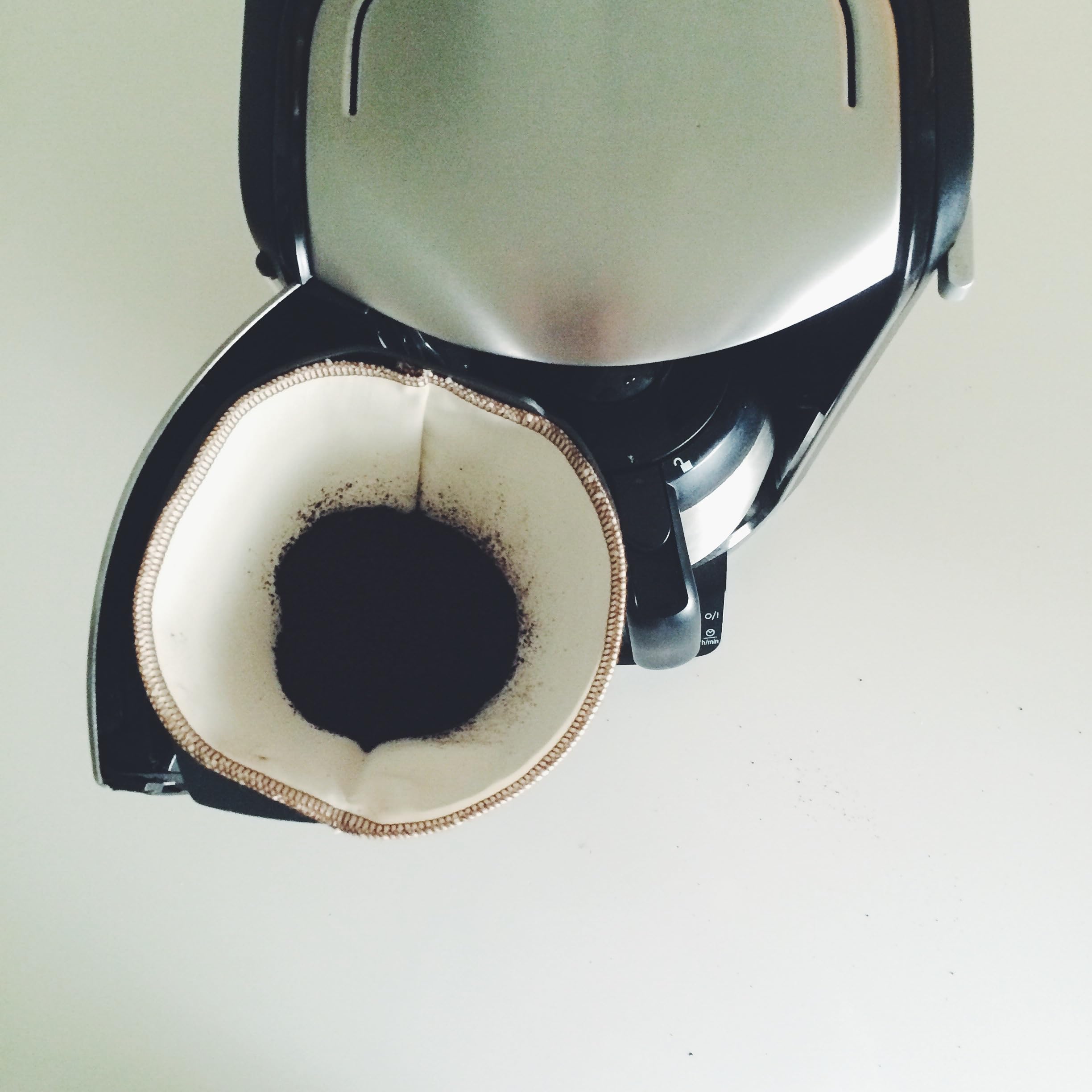CoffeeSock Easy-care filter storage and quick cleaning after brew.