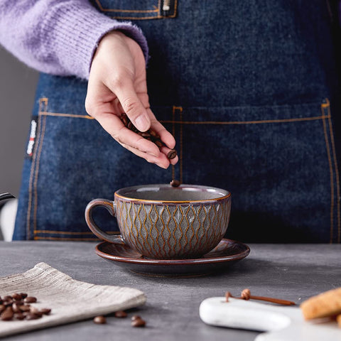 Coffeezone round-bottom cup supports smooth latte art and consistent patterns.