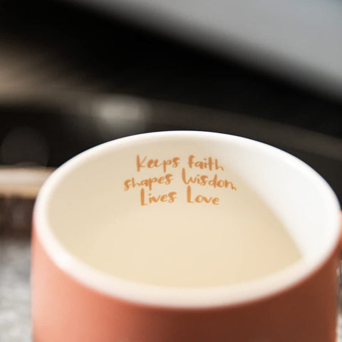 COLLECTIVE HOME Dishwasher and microwave safe mug for easy maintenance.