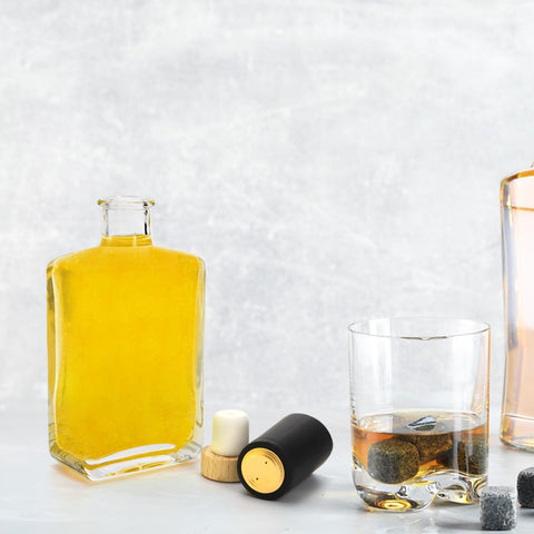 Coloch versatile-use bottle showcasing wine, vodka, beer, and soda applications