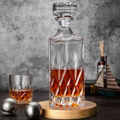 Comfome gift-ready decanter box presents a refined bar gift.