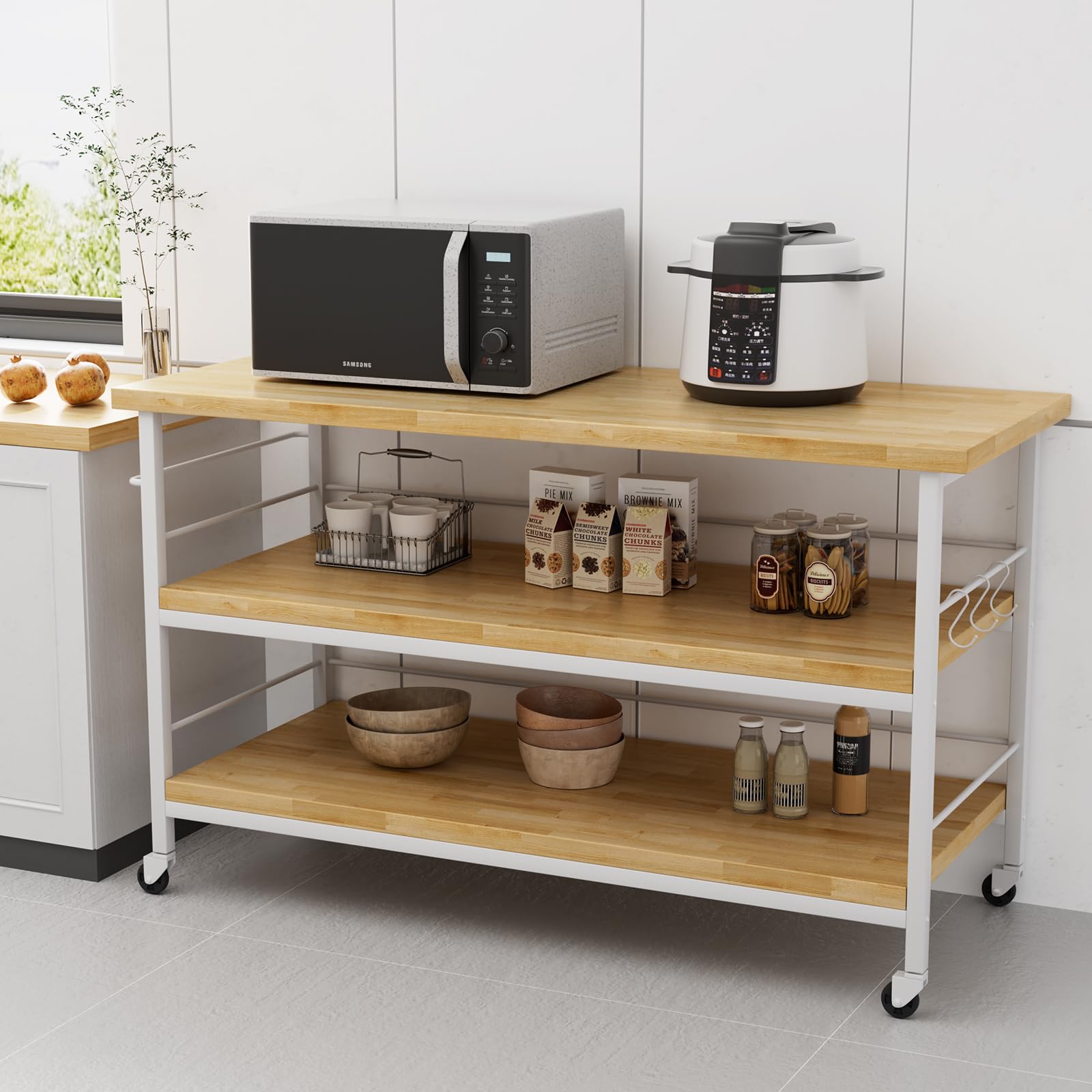 Comiling butcher block on kitchen island with warm wood tone