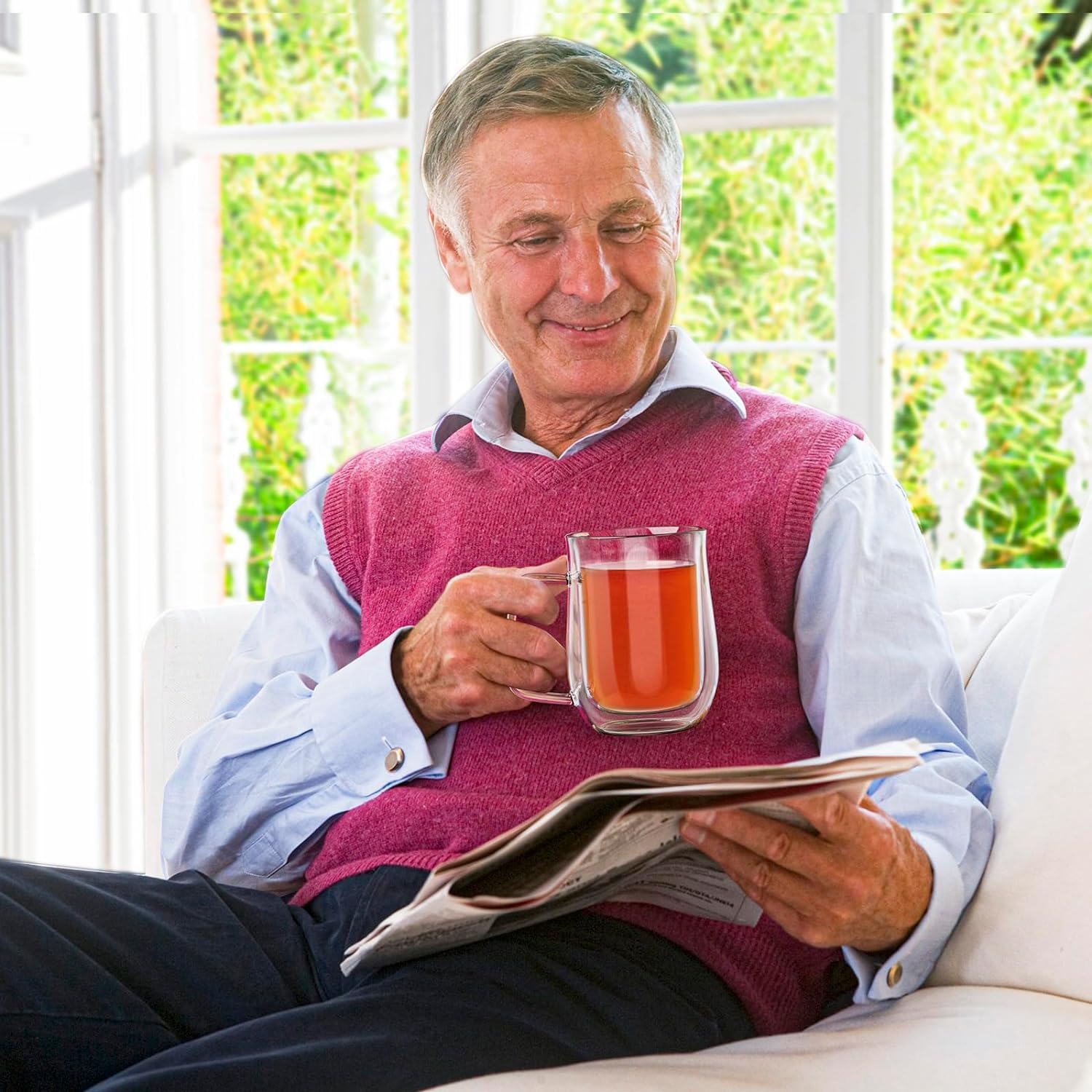 COMOME ergonomic handle and smooth rim shown for easy sipping with various hand sizes