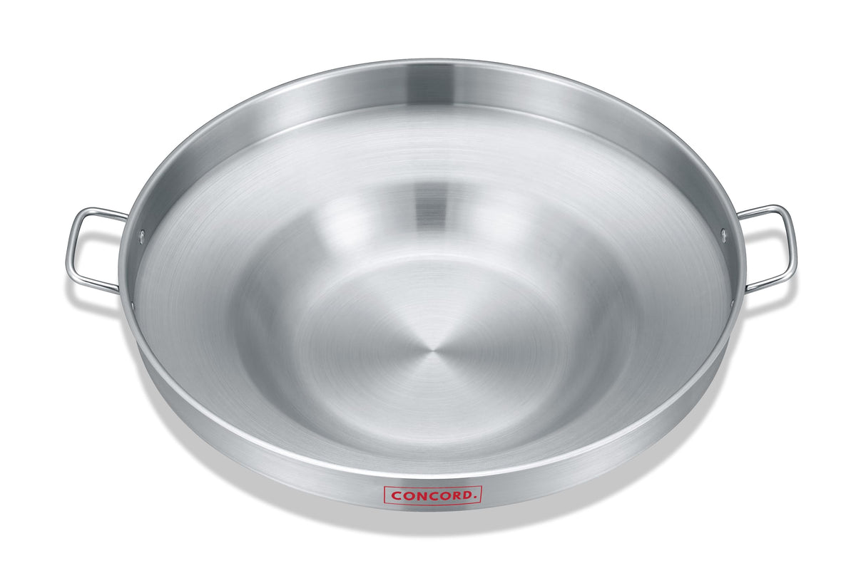 Concord comal 22in frying bowl ready for large-batch cooking on high heat.
