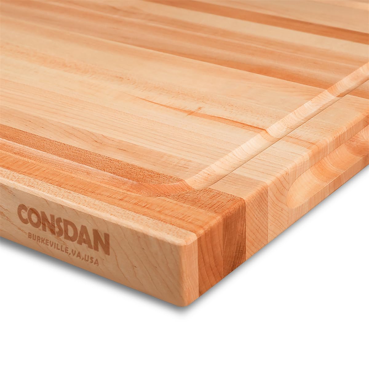 Close-up of edge grain on CONSDAN maple board for smooth cutting feel