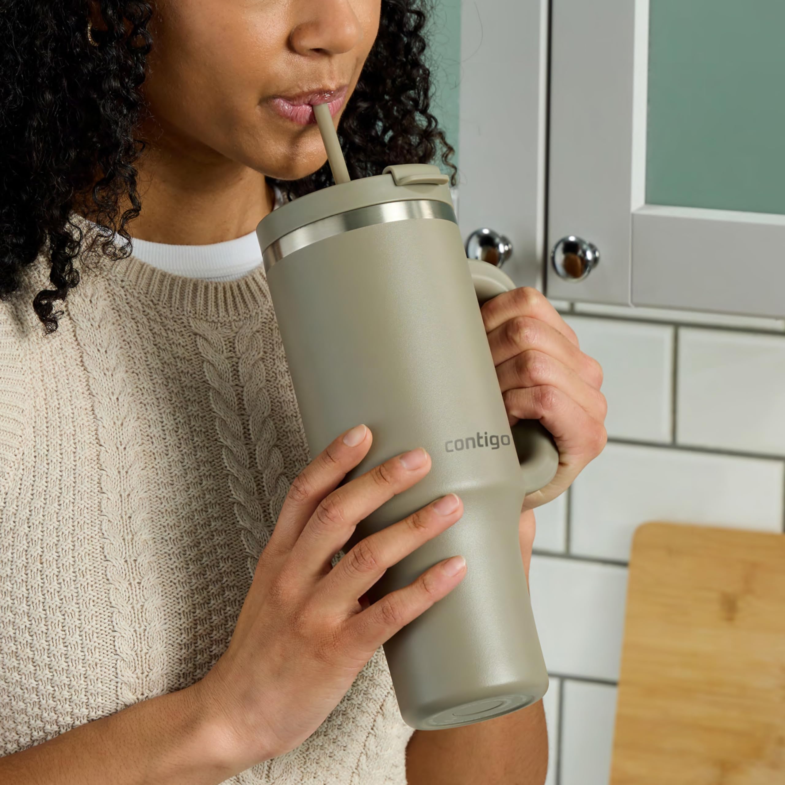 Contigo Streeterville 40oz tumbler easy-handle for on-the-go sipping.
