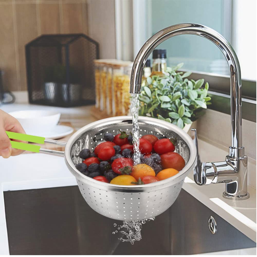 Contiup colander draining cooked pasta to prevent clumping.