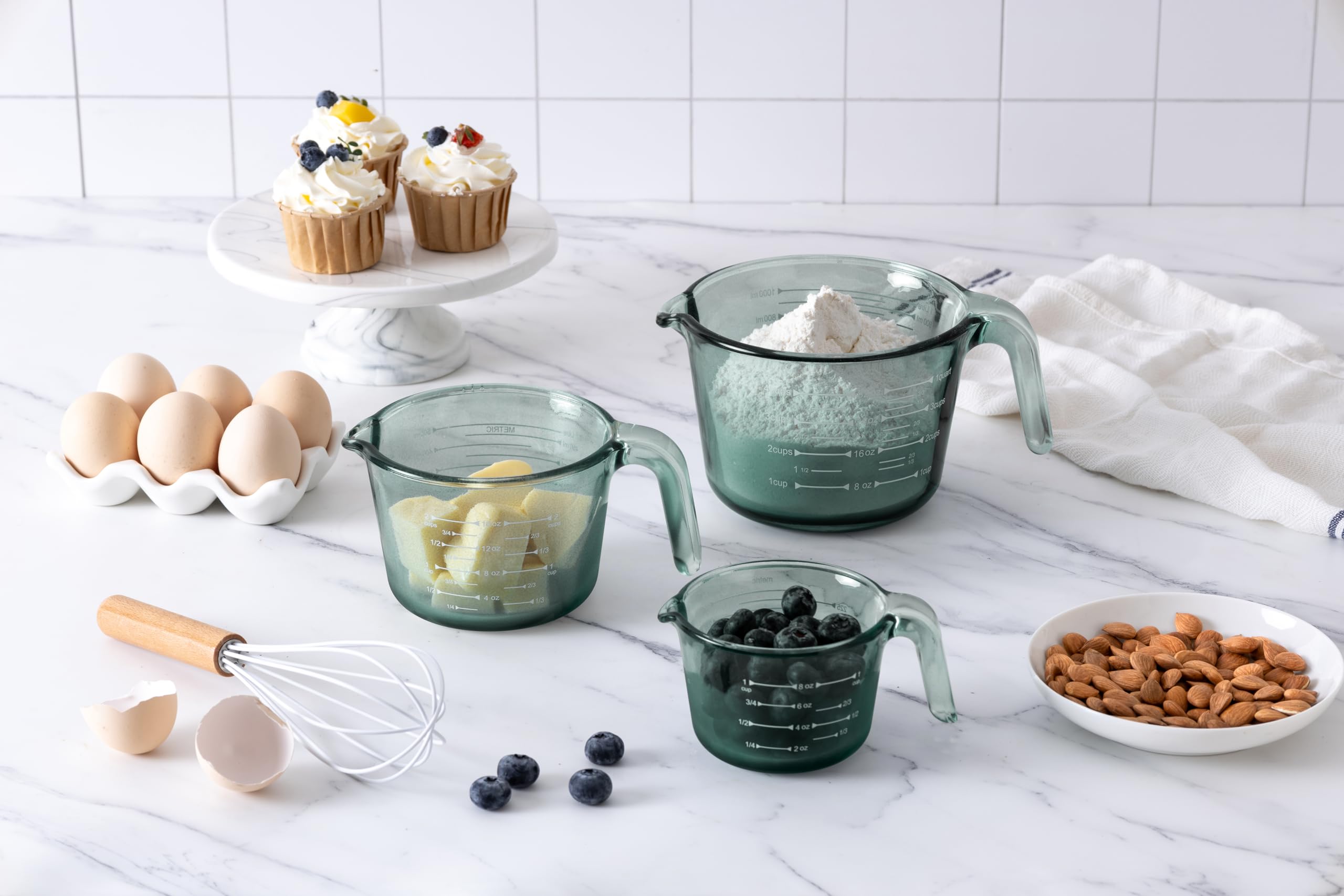 COOK WITH COLOR glass measuring cups 4 cup with pour spout and clear markings for accuracy.