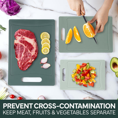 COOK WITH COLOR mint board features non-slip feet for stable chopping.