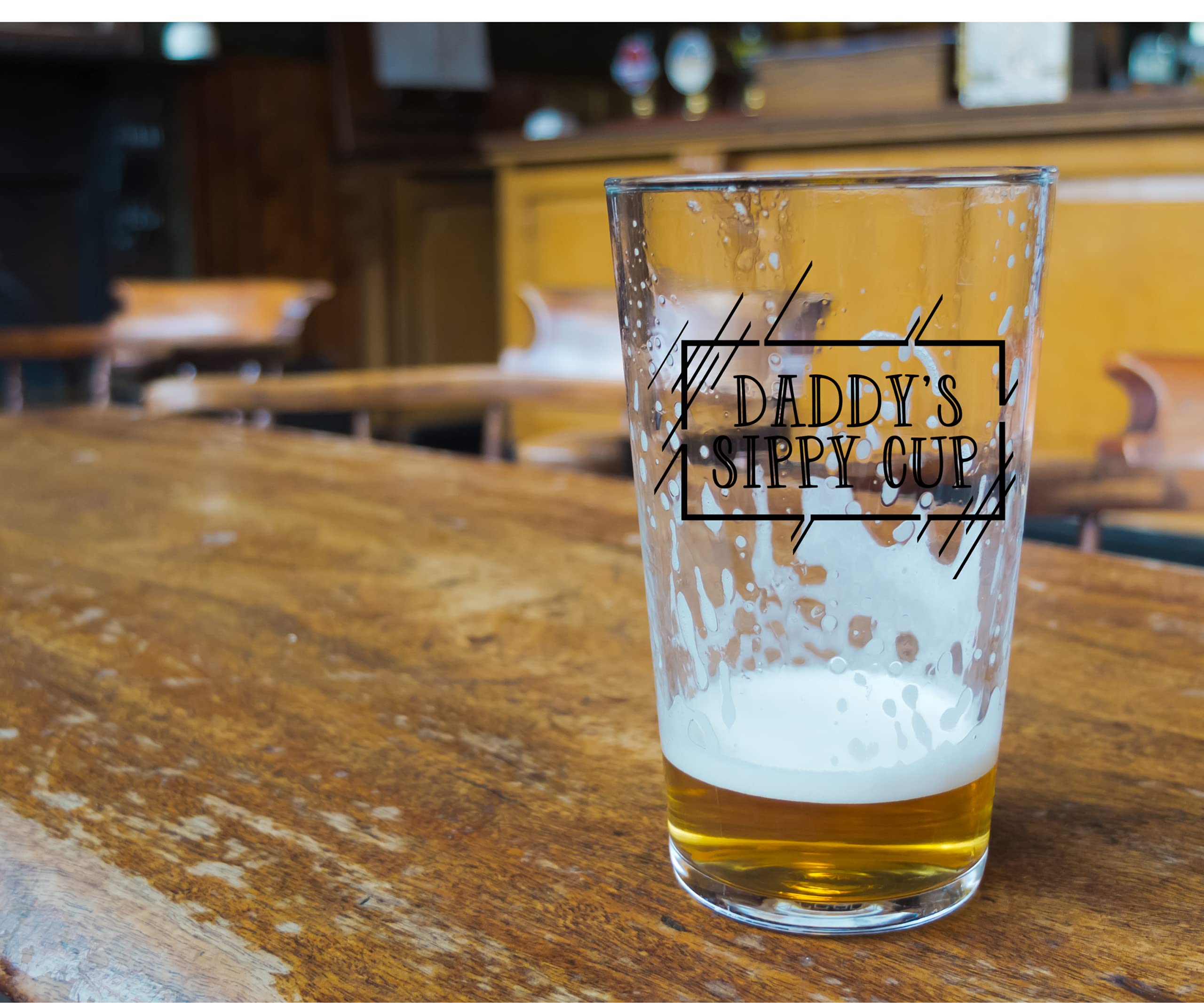 COOL AF Daddys Sippy Cup Beer Glass close-up print, scratch-resistant design for long-lasting laughs