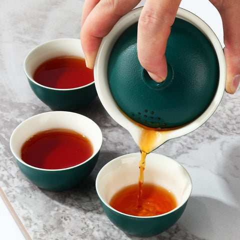 Coolpei eagle-mouth gaiwan with built-in filter for clear pours.