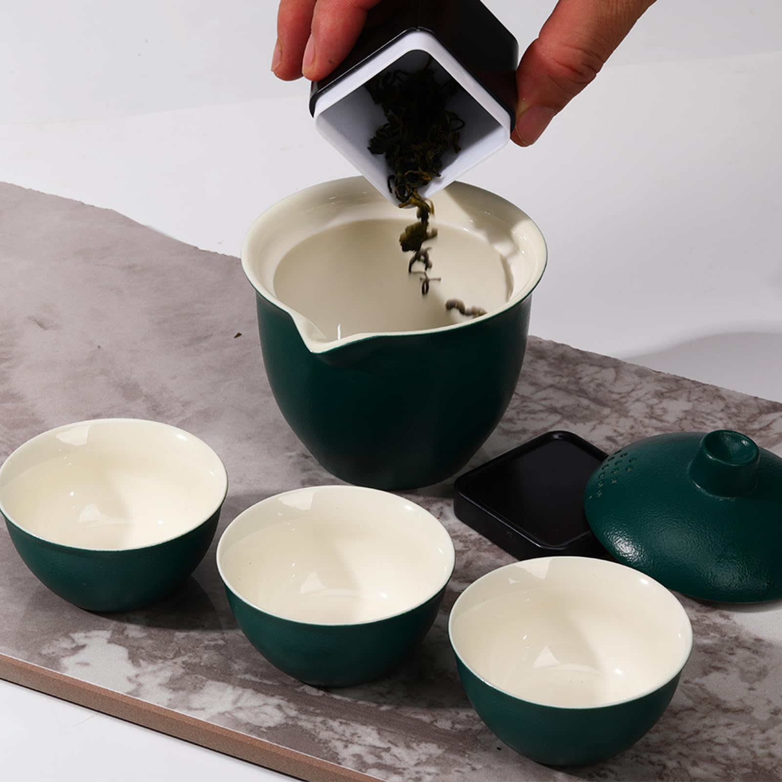Coolpei travel bag interior keeps cups secured during travel.