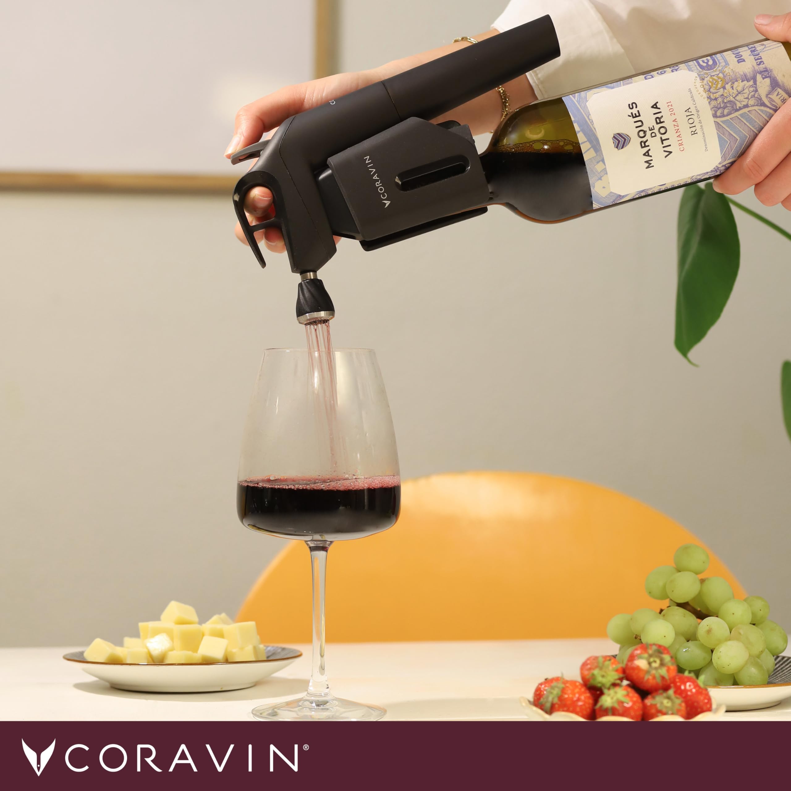 CORAVIN Timeless Three Plus packaging: compact setup for organized preservation.