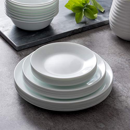 Corelle triple-layer glass design offers durability while remaining lightweight