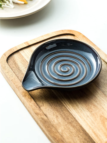 Blue and gray Cormomu holder pairs with any kitchen style.