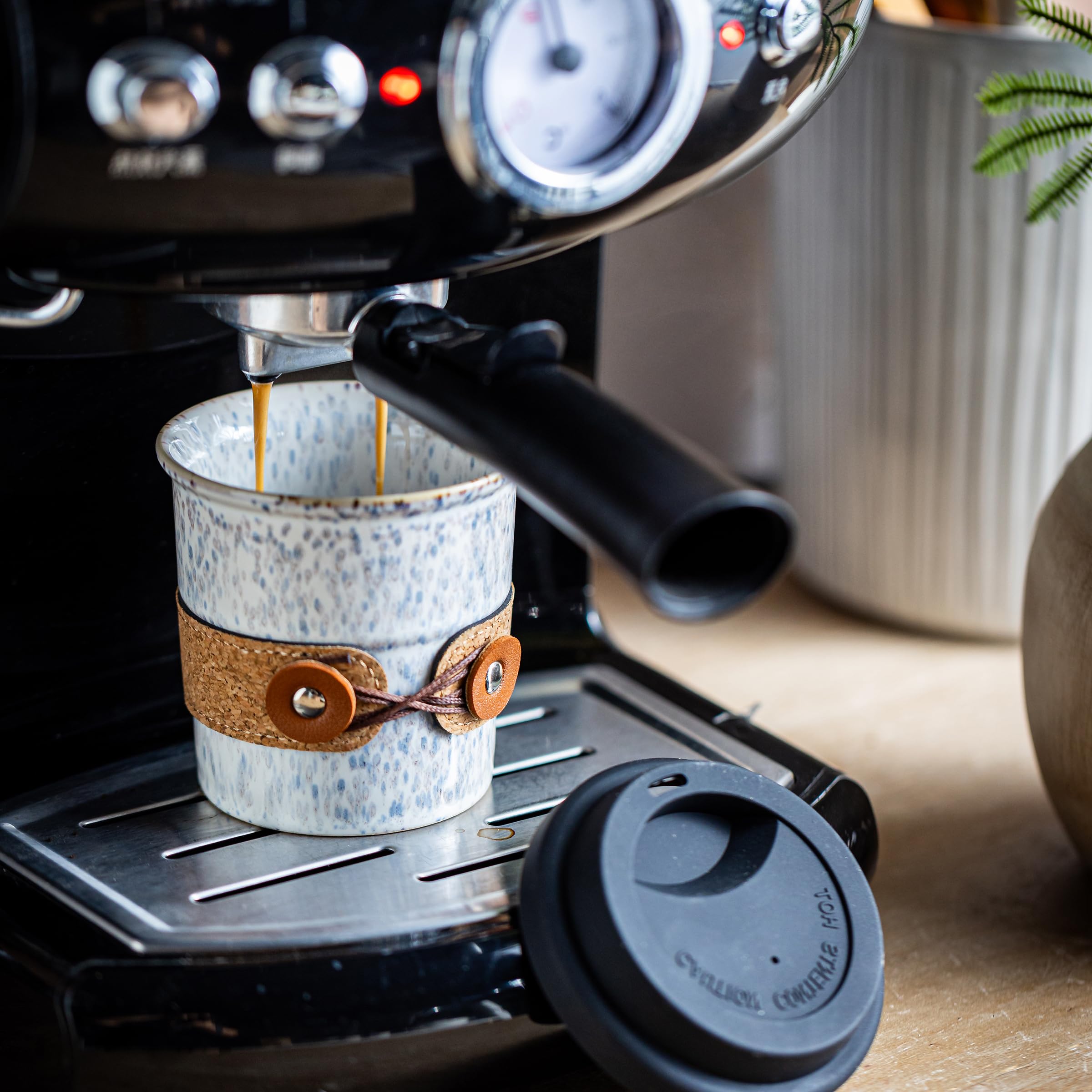 Cormomu mug fits standard car cup holders for easy daily use