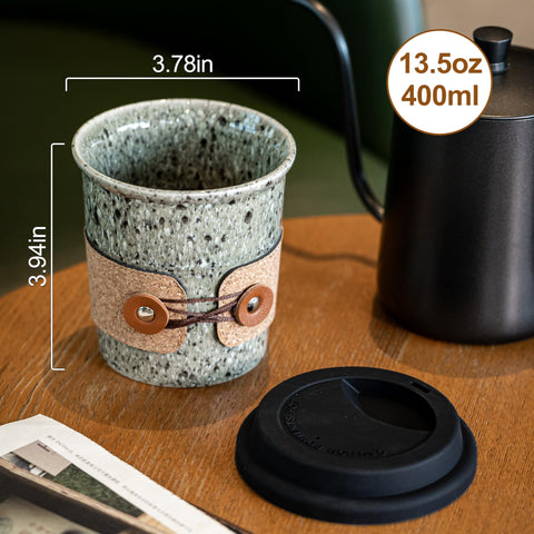 Cormomu travel mug lid with detachable band demonstrating spill-proof design for busy commutes
