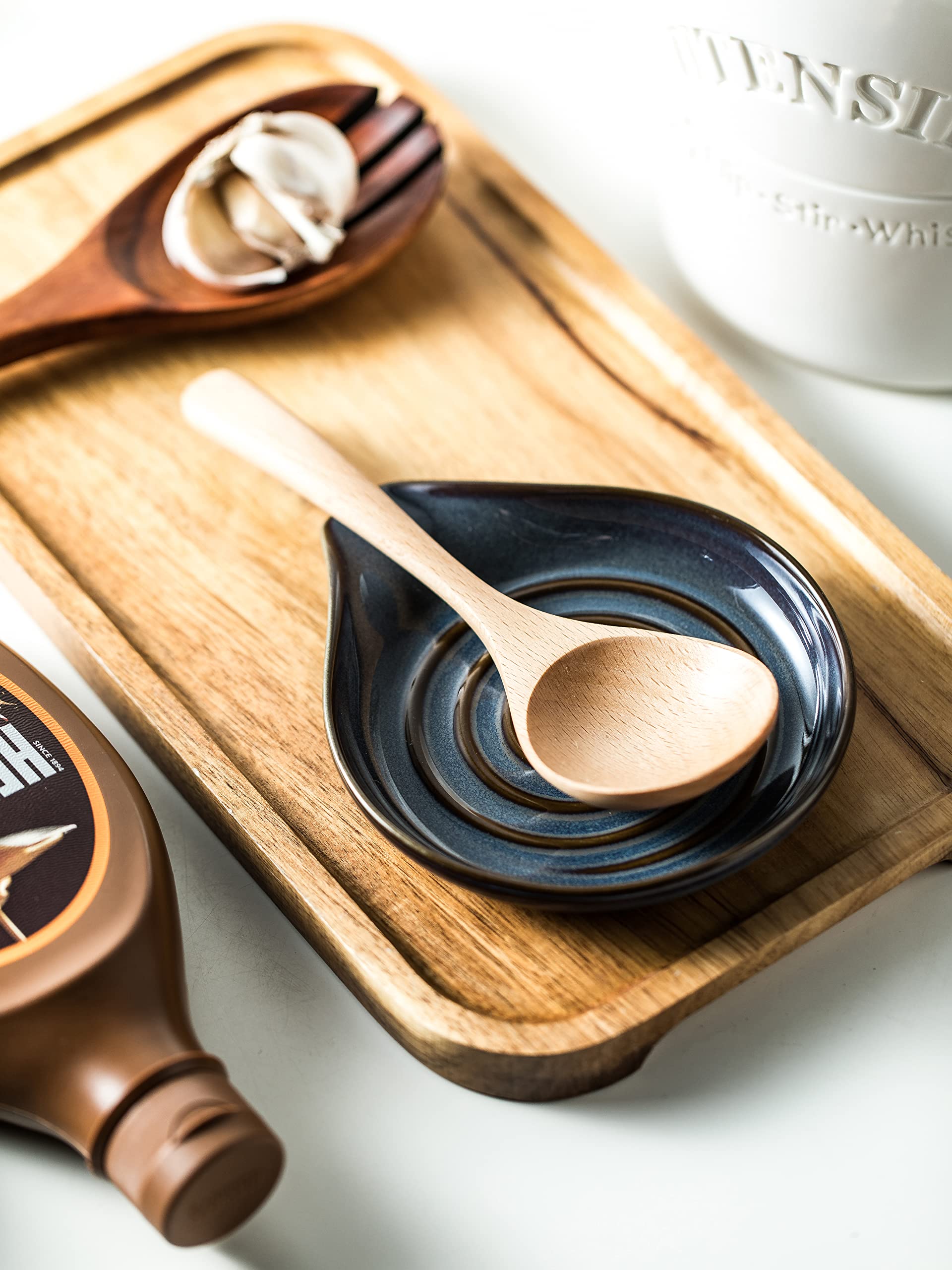 Dishwasher-safe Cormomu spoon rest cleans quickly after cooking.