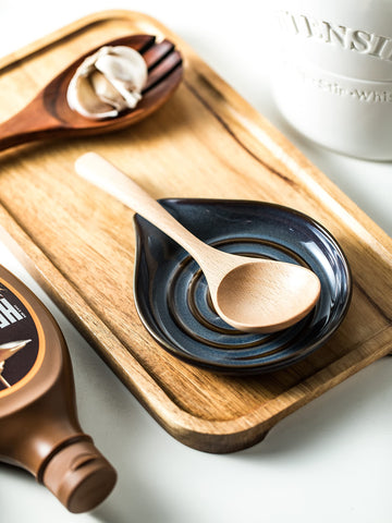 Dishwasher-safe Cormomu spoon rest cleans quickly after cooking.