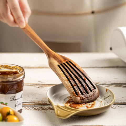 Cormomu durable ceramic spoon rest for long-lasting kitchen organization.