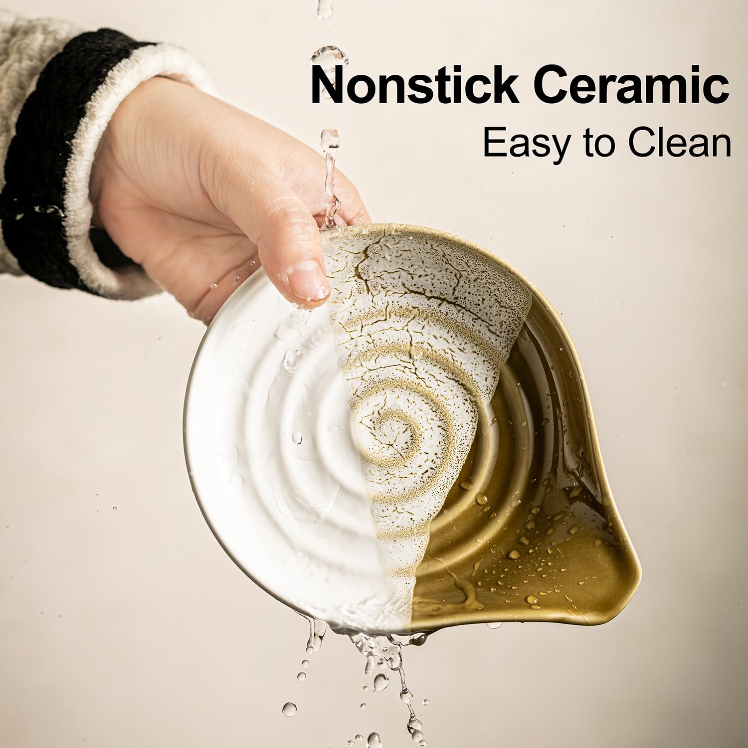 Cormomu ceramic base holds spatulas securely, reducing mess on the counter.