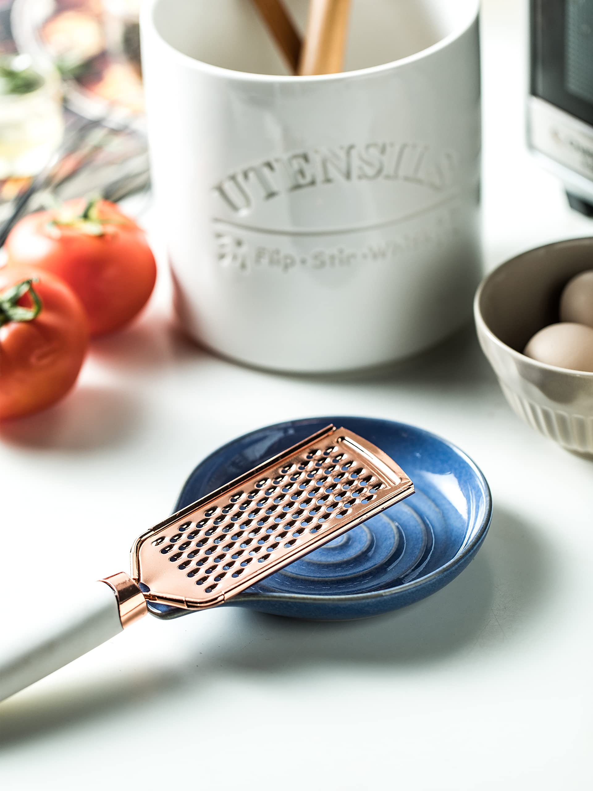 Cormomu blue spoon rest adds durable style to everyday cooking