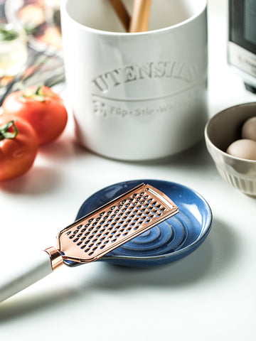 Cormomu blue spoon rest adds durable style to everyday cooking