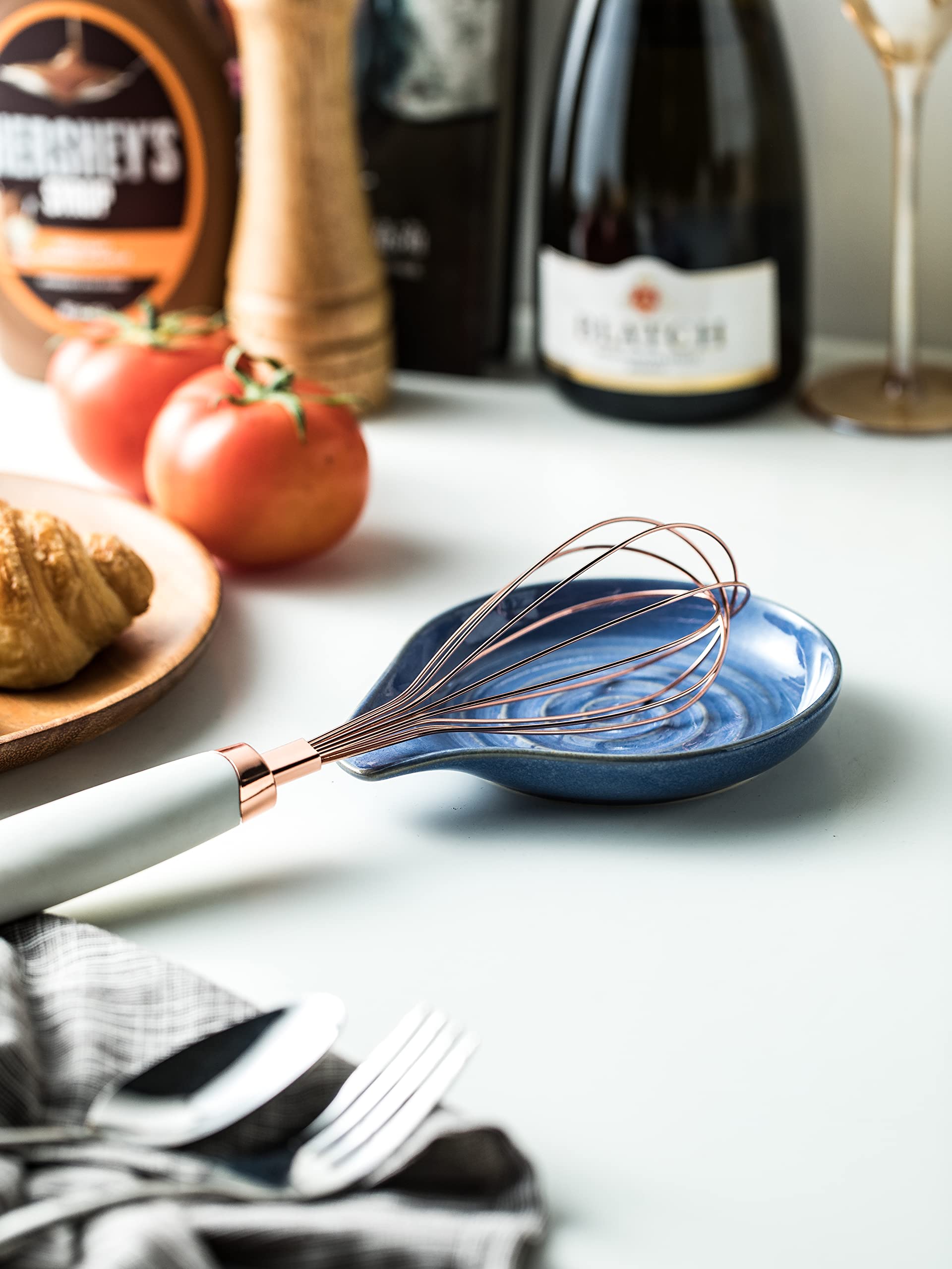Cormomu heavy spoon rest provides stability during cooking