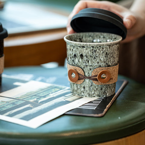 Cormomu travel mug fits standard car cup holders securely