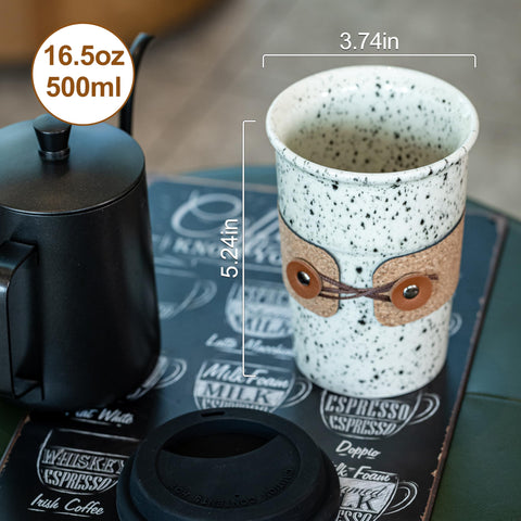 Cormomu travel mug with detachable leather band for heat protection and a secure grip.