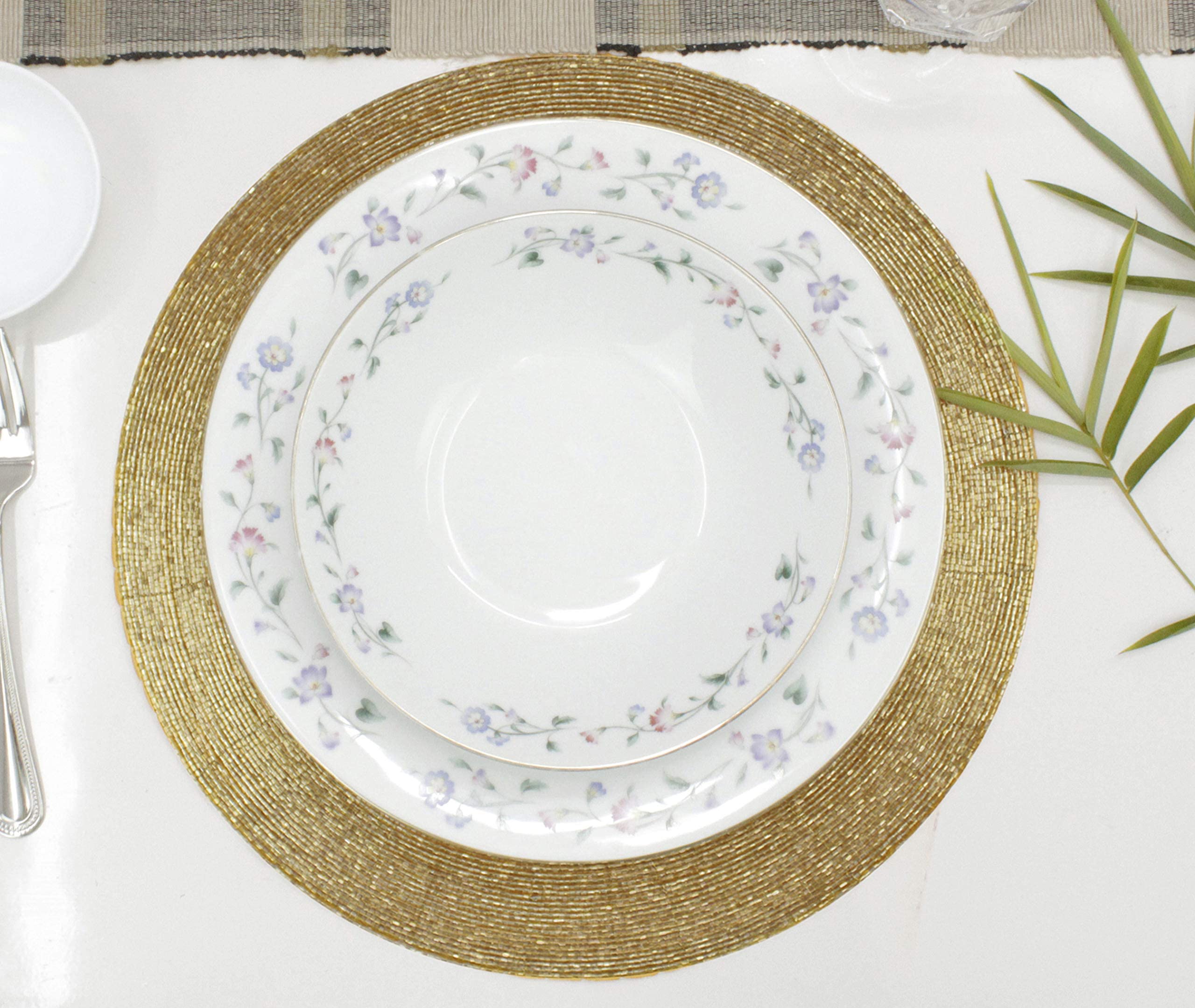 Cotton Craft Glitz charger gold beads glimmering for an elegant table