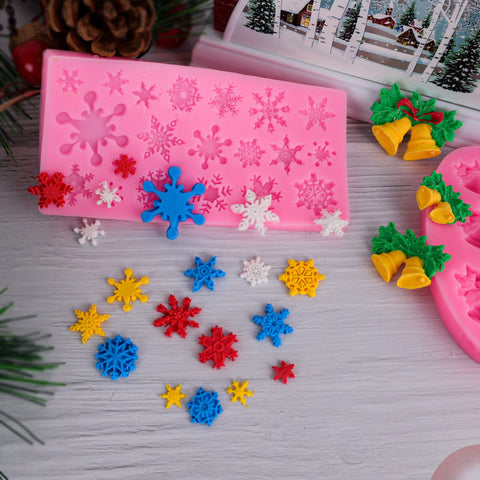 Couuwick holly leaves mold yields festive decorations and sugar crafts.