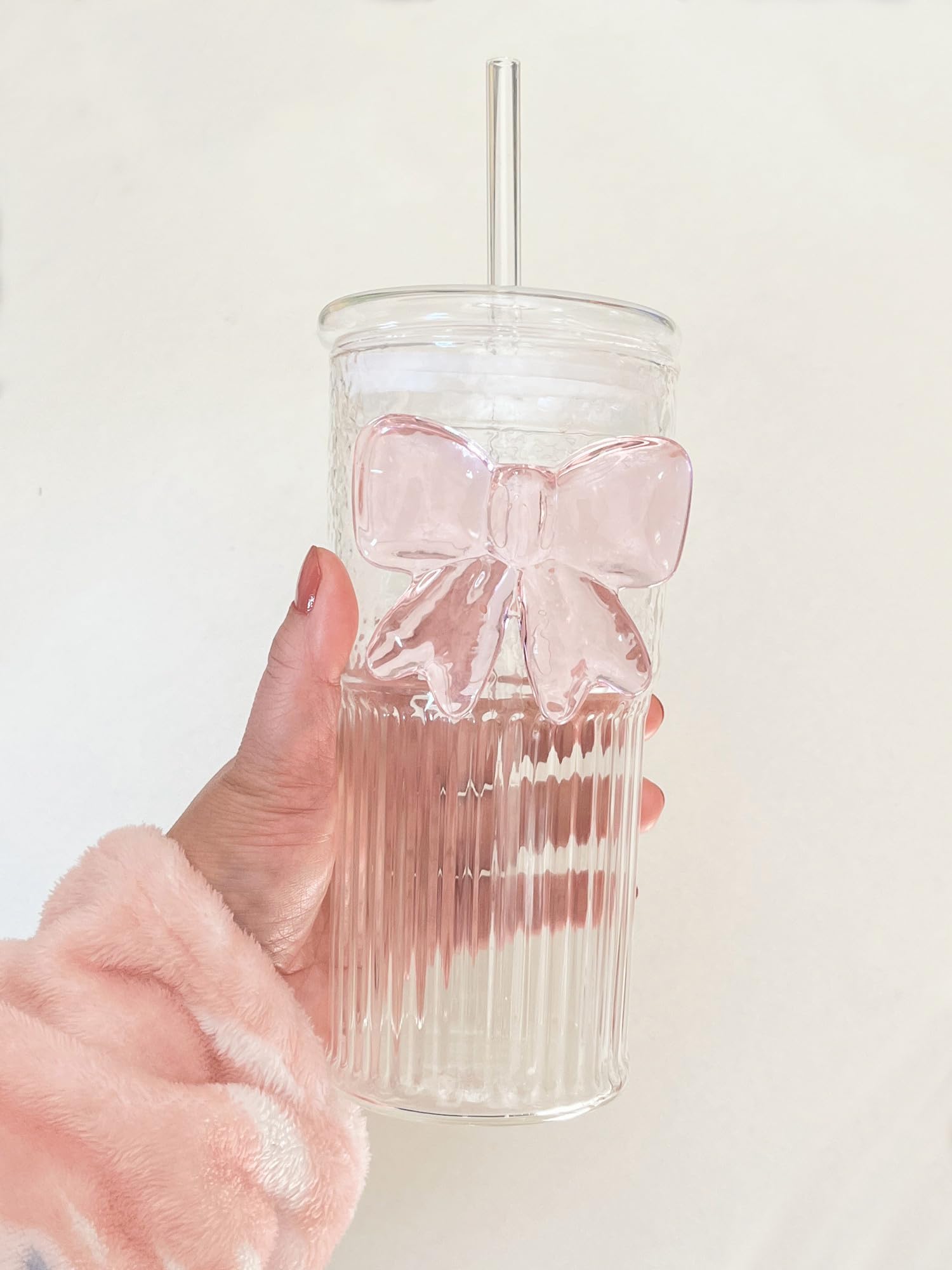 Dishwasher-safe glass coffee cup, 20 oz capacity, easy to clean.