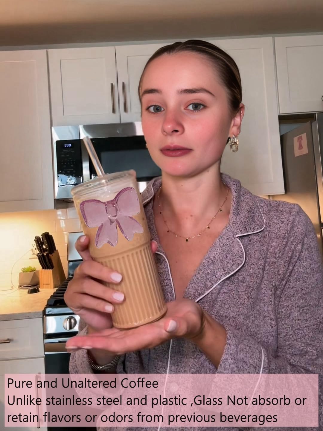 Pink bow design glass tumbler with lid, dishwasher safe.
