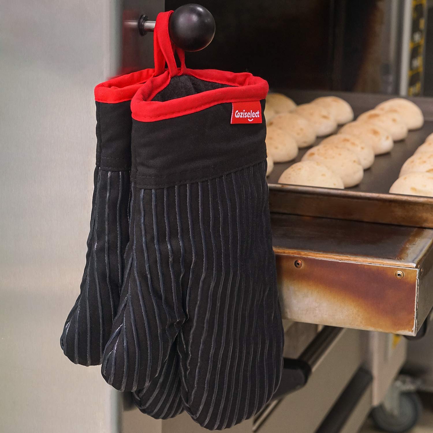 Secure grip while lifting a pot with Coziselect mitts