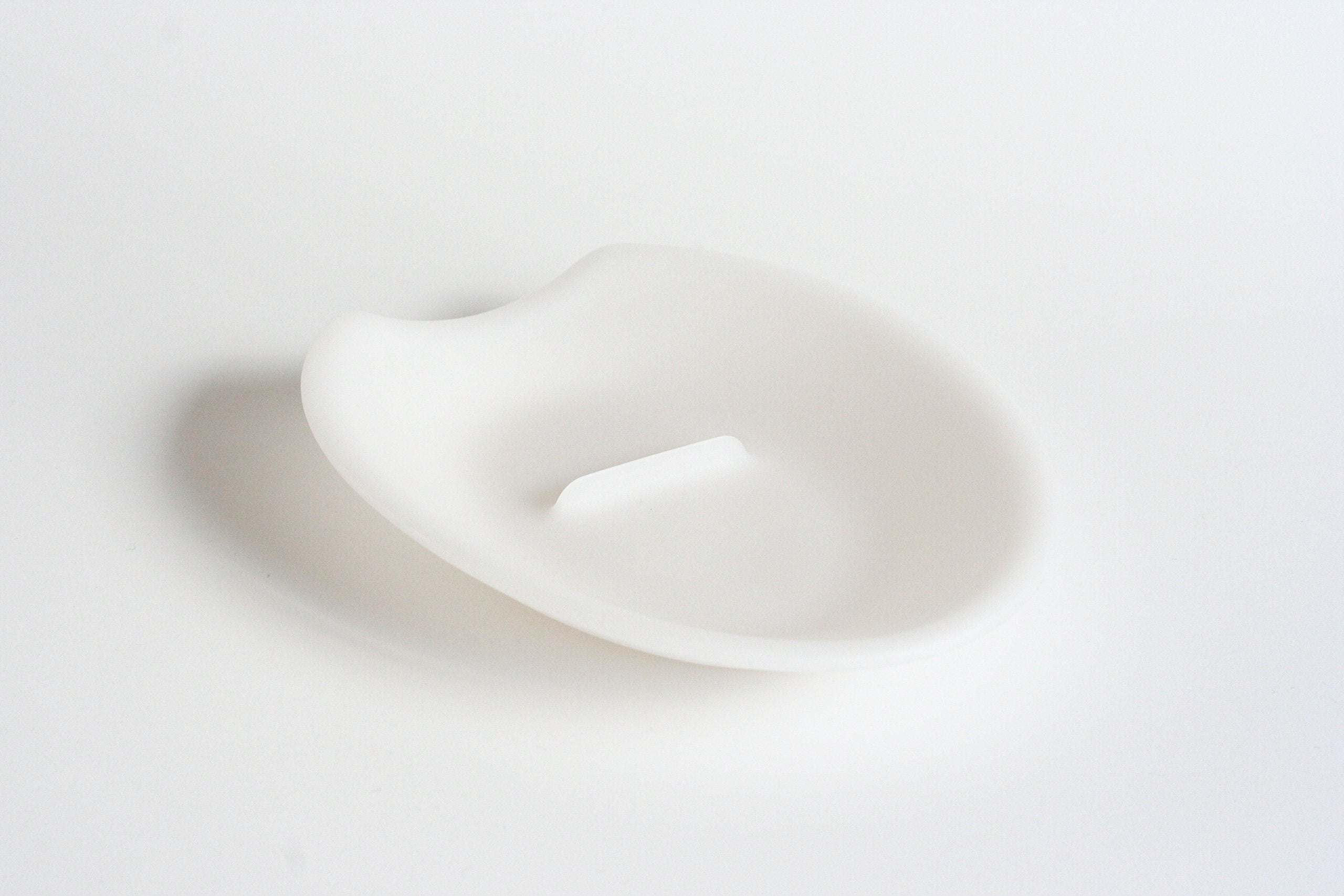 Crack'em Original Egg Cracker with cream-edge for neat, yolk-friendly cracking.