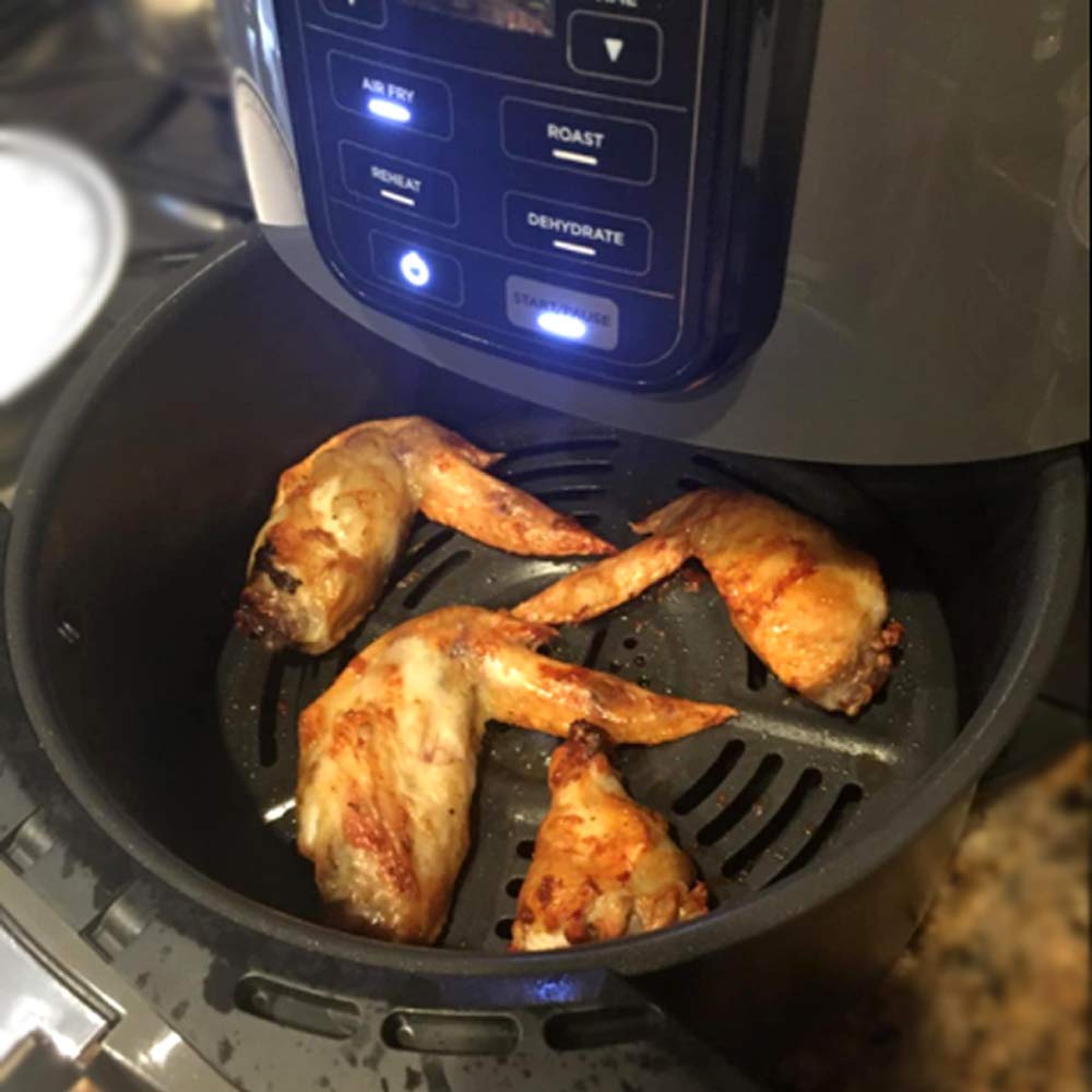 Croask dishwasher-safe crisper plate simplifies post-cook cleanup.