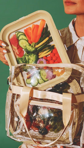 Crudités dishwasher-safe snack container cleans up easily after meals.