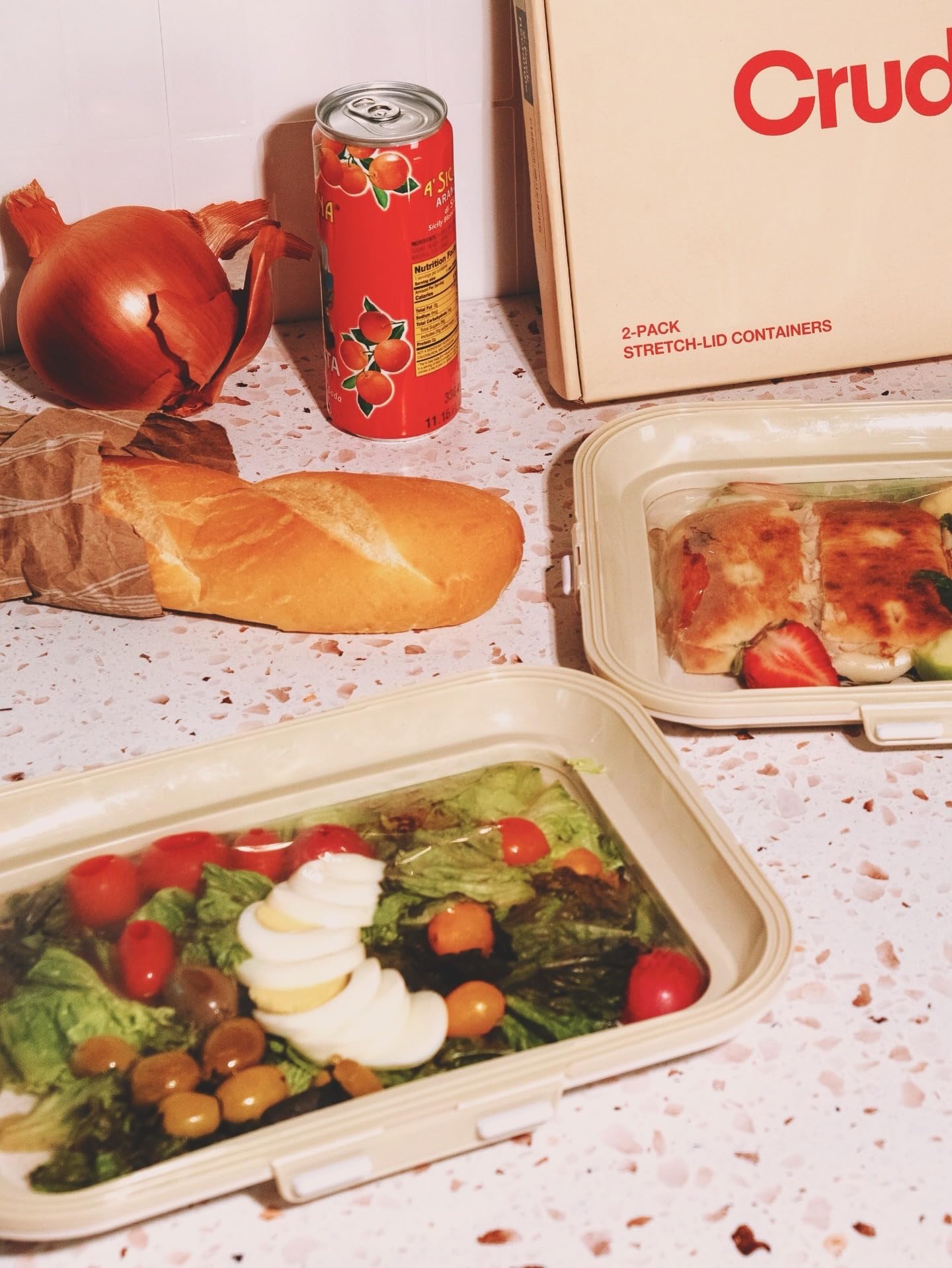 Crudités portable lunch tray in cream white suited for travel and school meals.